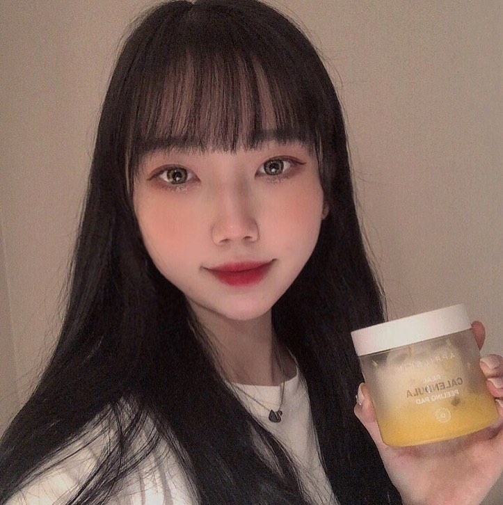 송은지’s Instagram profile post: “예민해진 피부 '카렌둘라 패드'로 관리하기❗️💓 #에이프릴스킨 #aprilskin #카렌둘라필링패드 #필링패드추천 #피부결관리 #필링패드 #피부결패드 #협찬 #AD”