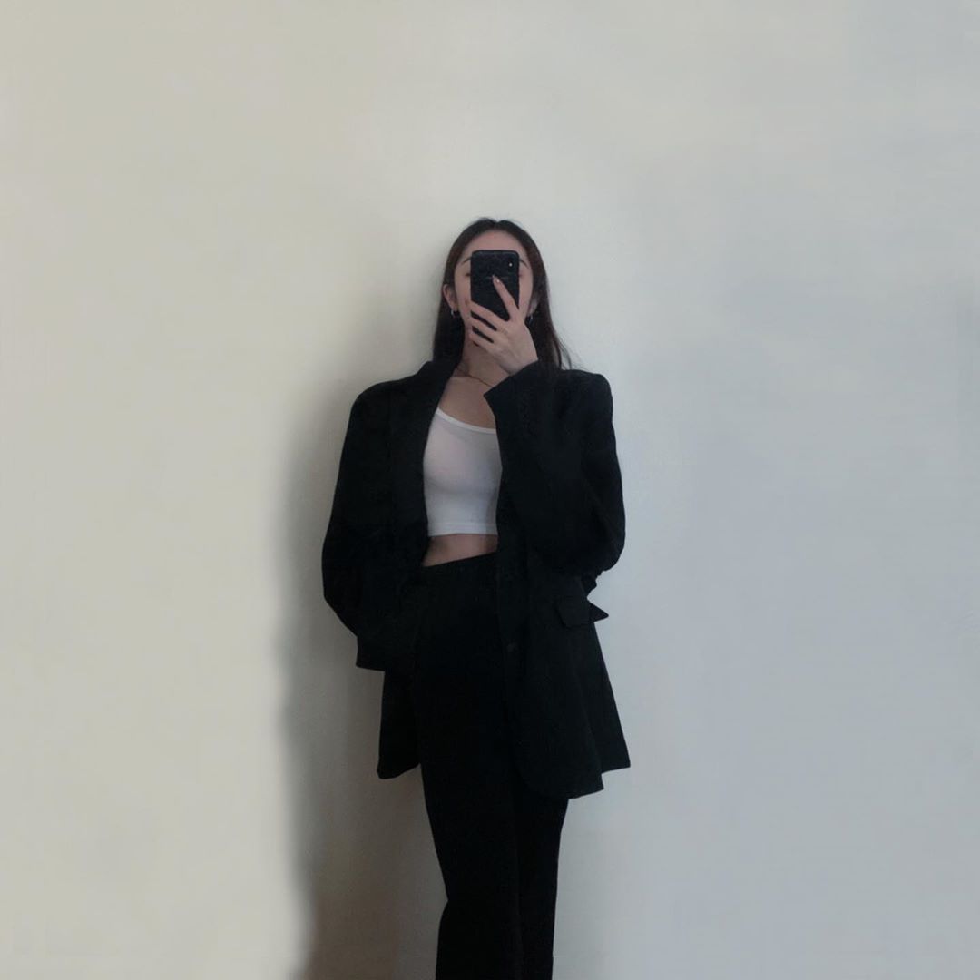 @hope_xb on Instagram: “- 홀리인코드 “오버핏 유니섹스 블레이져” 👉🏻 @holyincode_official ———————————————————————— 여자도 충분히 소화 가능한 오버핏 블레이져 ◡̈♥ 어깨 허리 끝은 똑똑 잡아쥬고 ! 캐쥬얼하게 가볍게 입기 딱 체고 ➰…”