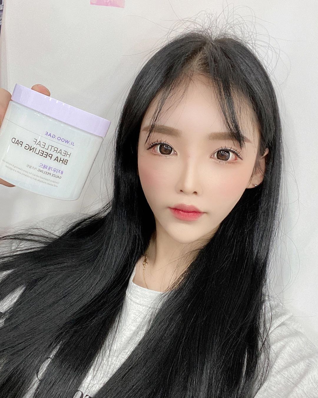 에이엔에이A&A🛍 on Instagram: “- 인생패드찾음🙌 저처럼예민하신분들주목🖐 셀리맥스 지우개패드는 사용후에 얼굴이 푸석하거나 당김이 없어서 너무 좋아요 양면이라 더욱 좋구요 가끔 얼굴에 붙여두고 피부에 흡수시켜서 피부결 정리도 하고있어요 마지막클렌징겸 토너로 1석2조 셀리맥스…”