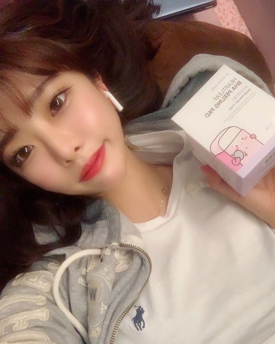 정현서’s Instagram profile post: “❗️생얼주의❗️ 어제 소개했던 곳과 같은 회사인 celimax 지우개 패드를 소개해보려해요 _(:3 」∠)_ 요즘 마스크 때문에 피부가 많이 뒤집어 졌잖아요 다들...(여튼 전 뒤집어졌어요..) 스킨 로션만으로 진정이 안될 때는 이 지우개 패드를…”