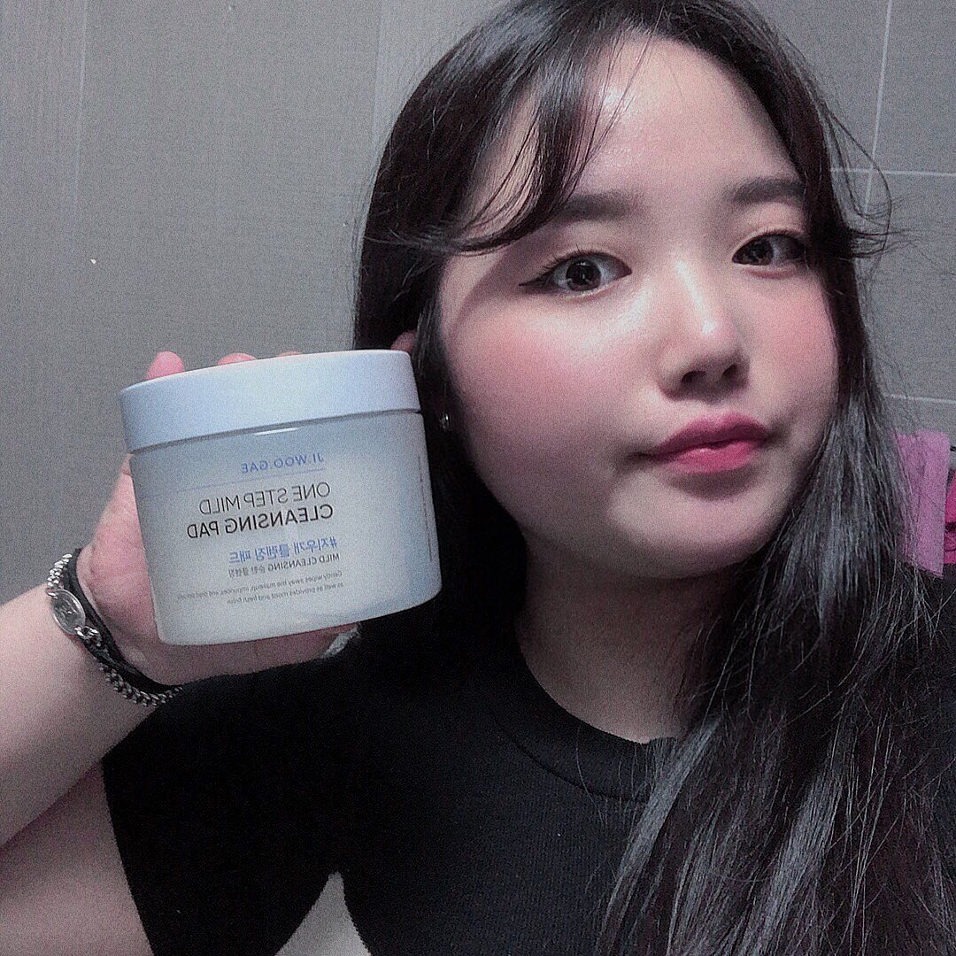 최지수’s Instagram photo: “✨지우개클렌징패드✨ 패드 하나로 쌍액이랑 눈 화장 말끔하게 지움❕ 순한 클렌징이라서 따가움이 적고 피부에 저자극(๑˃̵ᴗ˂̵) 완전 추천템 . . . #셀리맥스 #지우개클렌징패드 #클렌징패드 #클렌징티슈 #약산성클렌징 #클렌징패트추천 #클렌징티슈추천…”