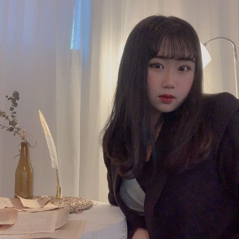 이수 on Instagram: “인테리어와 분위기 모두 너무 예뻤던 카페ㅠ 메뉴 설명도 너무 친절하게 잘해주시고 서비스도 주신 사장님 감사합니다ㅎㅎ 구름 스무디랑 초코 무스 케이크, 서비스로 주신 크림 브륄레까지 너무 맛있었다ㅠ♥ #카페디어너에게 #대전카페 #대전카페추천 #대전맛집…”