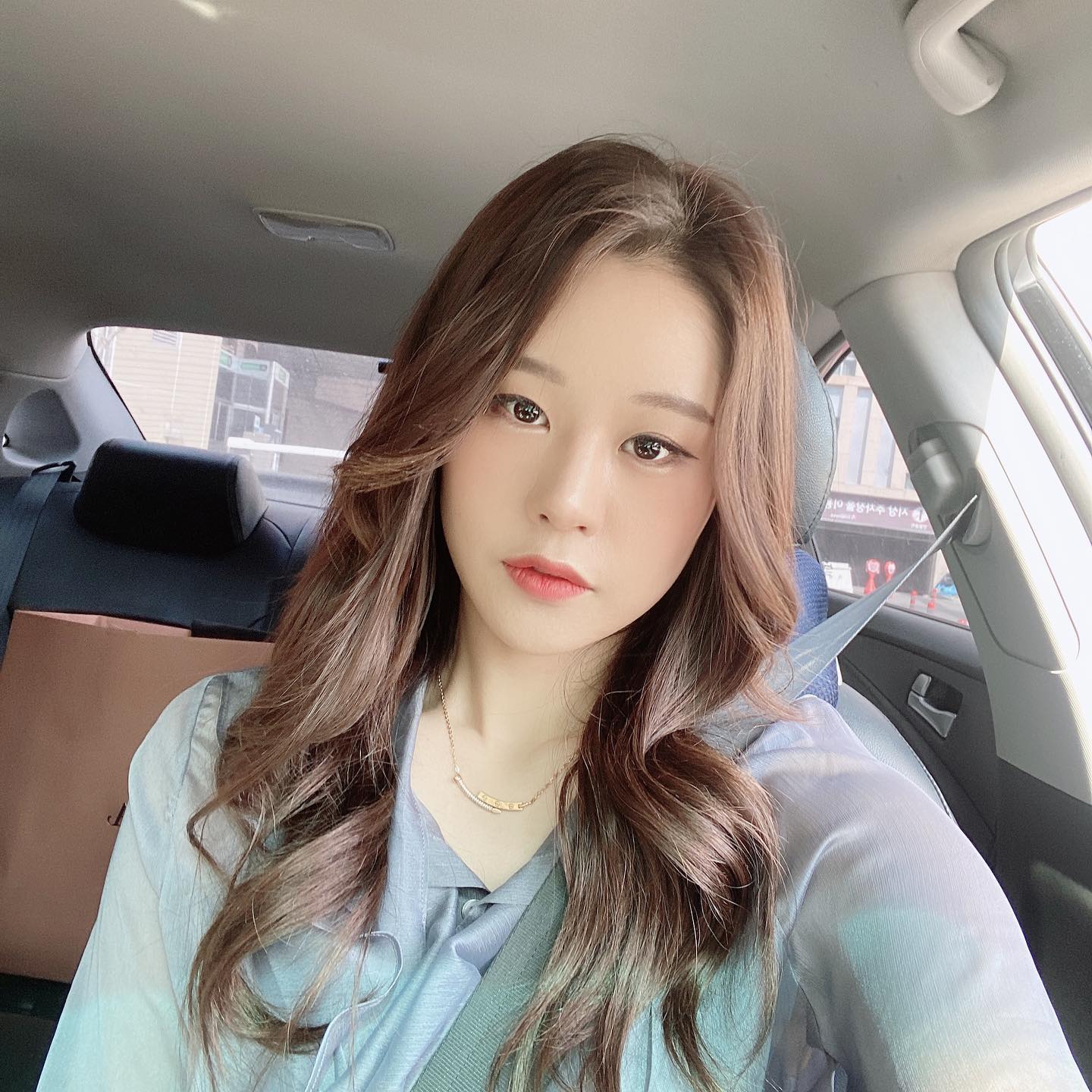 얼굴 엄청 길어보이네😣