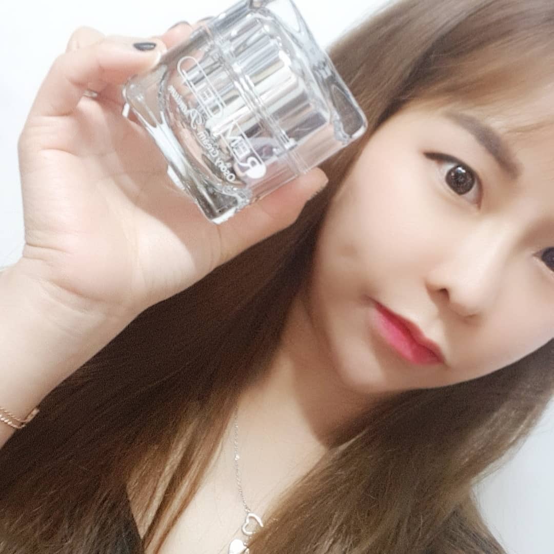 오소리크림 주름개선과
물광피부에 좋은 데일리 홈케어 크림
향도 좋아! 릴렉스되~
덕분에 요즘 매일 #생얼 #노메이크업 
_
_

#끈적임없는크림#레미셀오소리크림#환절기필수템#미백크림#주름개선크림#수분크림#재생크림