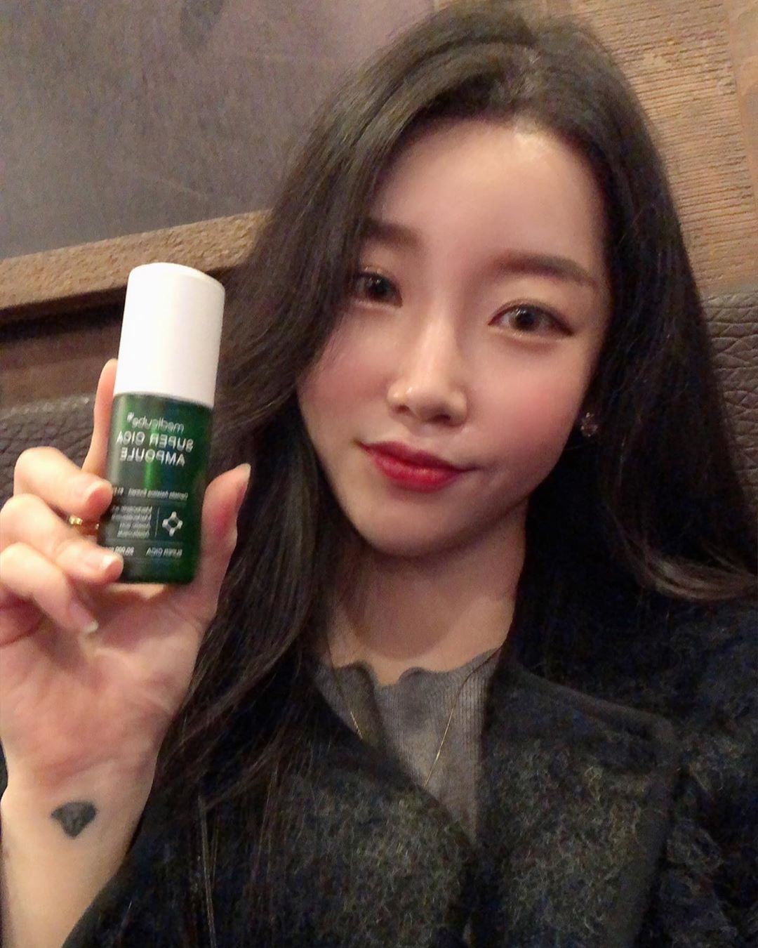 은또리 on Instagram: “메디톡스 완전짱 ㅜㅜ ❤️❤️ 연예인도 사용하는 메디톡스 솔직후기 요즘 피부가 진짜 말성이여서 뭘발라도 소용이 없어서 포기하고 있었는데 페이스북에서 샀던 크림은 더 올라와서 이미 sns 광고글에 올라오는 화장품은 손절하려 했는데 진짜  손등의 반반…”