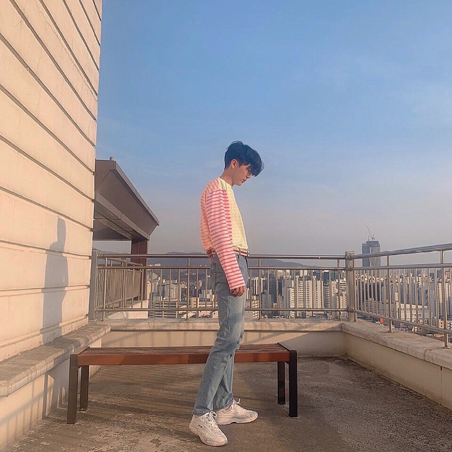 재완 PARK’s Instagram post: “MYKIMI 네온 믹스 스트라이프 티셔츠  코튼 20수 연사로 제작된 4가지 컬러가 믹스된 스트라이프 티셔츠입니다.  넥 라인이 보트 넥으로 제작되었으며, 팔 라인을 슬림하게 만들어  겨울 시즌에도 이너로 착용하기 좋은  데일리 아이템입니다.…”