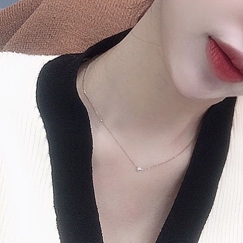 Ju Young on Instagram: “영상 속 착용하고 나왔던 목걸이💍 #써지컬목걸이 로 알러지 없고, 변색없이 착용 가능해서 완젼 꿀👍🏻 •가격 완죤 저렴 •여성스러운 디자인부터 스트릿패션에 어울리는 디자인까지 완전 다양한 디자인🖤  도메인주소✍🏻…”
