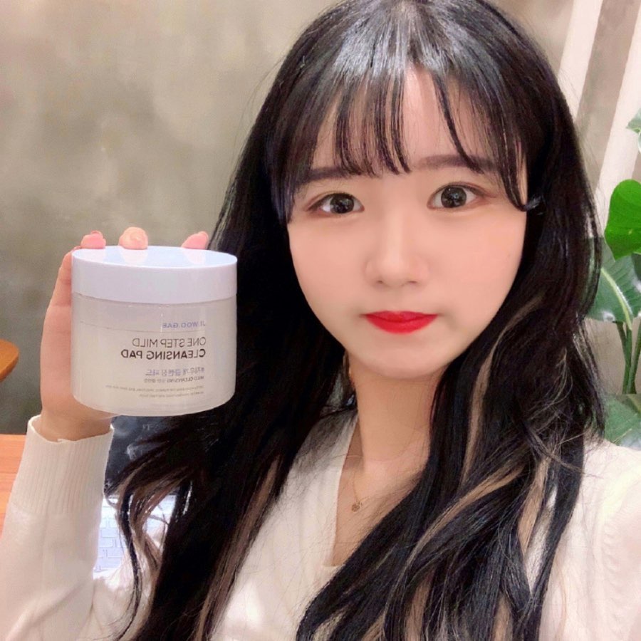 서우츄🐰 on Instagram: “매일같이 화장하는 날이나 술 마신 날 화장하는것보다 지우는게 더 귀찮았던 나였는데 쪼꼬만 한장으로 한번에 지울수 있어서 행복해 ...순해서 눈에 들어가도 안아퍼 ... 나 이거 왜 이제 알았어 🤦🏻‍♀️ . . . .  #셀리맥스 #지우개클렌징패드…”
