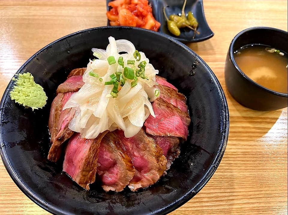 #홍대개미 #⭐⭐⭐⭐
#스테이크덮밥 #목살덮밥
.
.
.
#고기 #덮밥 #저녁 #점심 #맛집 #인천 #구월동 #구월동맛집 #인천맛집 #ootd #데일리 #일상소통 #소통 #맛집추천 #메뉴추천 #스테이크 #목살 #fff #맞팔 #좋반 #선팔하면맞팔 #ad