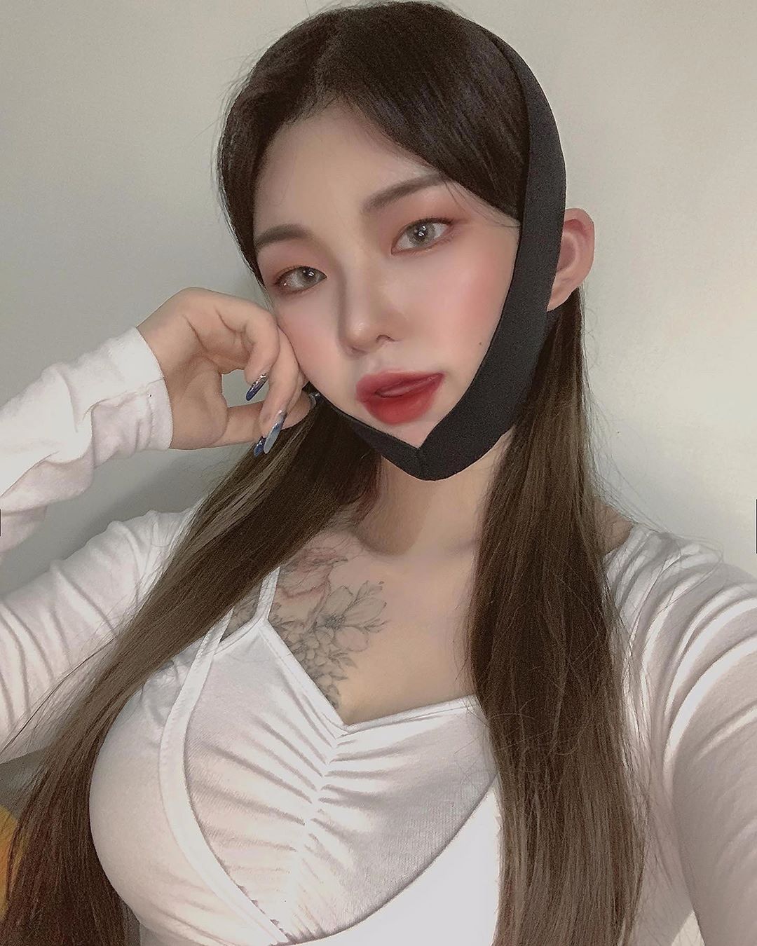 김 딸기🍓’s Instagram profile post: “턱살,,,다 죽여버릴거야!!!!!!!!!!!!”