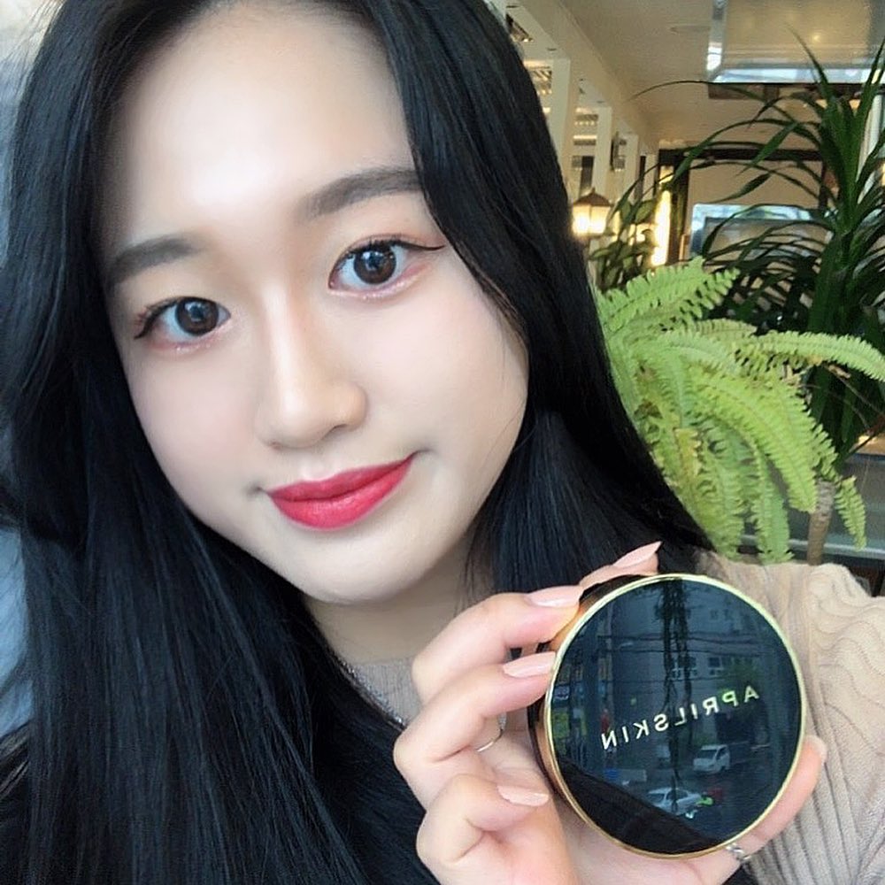 선 경’s Instagram photo: “본 글은 에이프릴스킨 APRILSKIN으로부터 제품을 제공받아 작성하였습니다. ———————————————————————— 에이프릴스킨의 매직스노우쿠션은 밀착력이 좋다고 이미 유명한 제품이어서 한 번 사용해보고싶었는데 제품을 제공해주셔서 사용해봤어요…”