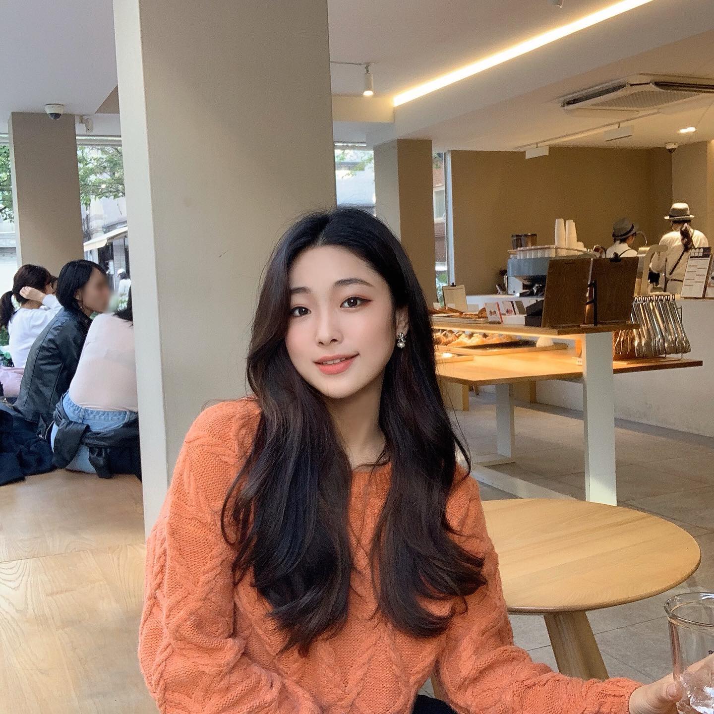 맨날 심심하다고 하는애랑 놀아주러 나옴