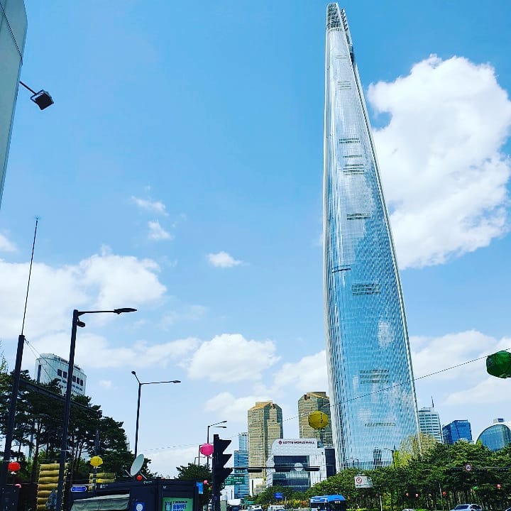 오늘 날씨 끝내주네 놀고싶다!!.
아...코로나ㅠㅠ.
.
#코로나조심#석촌호수#롯데타워#롯데타워전망대#석촌호수공원#석촌호수근처#롯데월드#롯데월드🎡