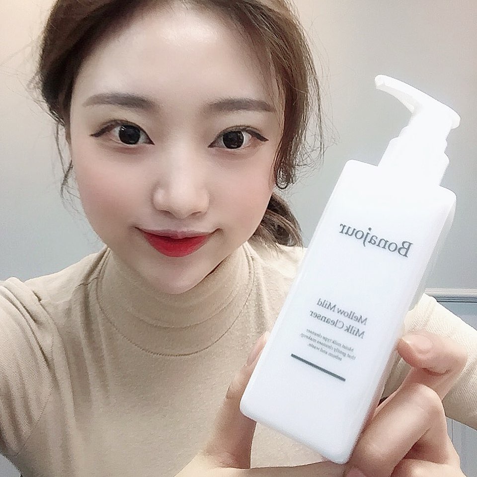 Ju Young on Instagram: “일단 증맬루 건조함따위 없어요👍🏻 클렌징 하고나서 얼굴 당기거나 빨개지거나 그런거 하나도 없어서 넘나리 좋은것🖤 진짜 클렌징할때마다 자극적이라 빨개지신분들이나, 세안 후에 피부 건조하고 당기시는 분들께 증맬루 추천드려요!! ❤️코코넛과 팜에서 추출한…”