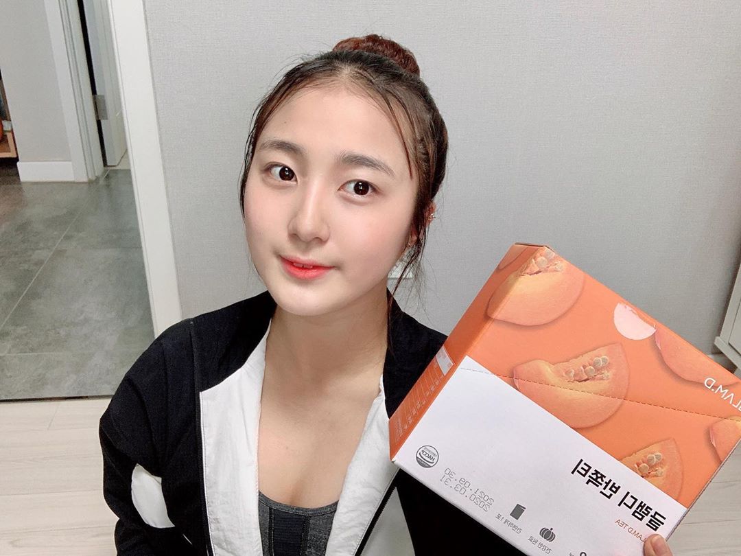 김유하 on Instagram: “글램디 반쪽티 🧡  맵고, 짜고, 자극적인 음식 후 걱정되시는 분들 ! 그리고 오래 서있거나 앉아서 일하시는 분들에게 효과 만점인 아이랍니닷 •• 가공하지 않은 본연 그대로의 맛을 담은 반쪽티가 팩 형식으로 담겨있어 언제든지 간편하게 어디서나 섭취…”