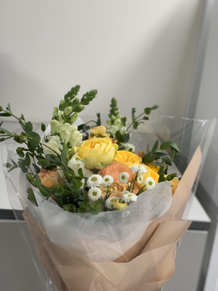 청담역꽃집 청담동꽃집 애쉴리즈에서 집들이 선물 꽃준비했어요! :)