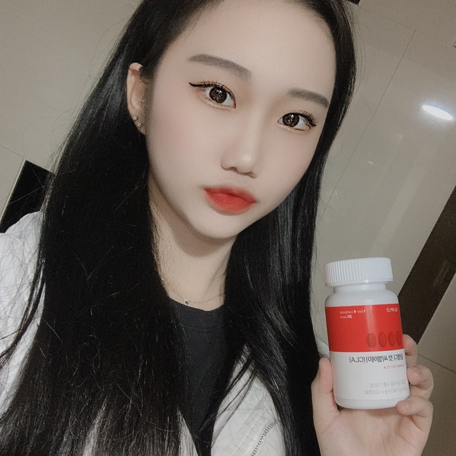 최유진(19세) on Instagram: “✨ [글램디] 글램디 컷 씨엘에이 (CLA) ✨ 요즘 코로나 때문에 자가격리로🏡 인해 오프라인 개학은 미뤄지고 온라인 개학하면서💻 집에서 먹고 누워 있고 자다보니🛌 살이 자꾸 쪄서 고민 되던 찰나에 좋은 기회로 속는 셈 치고 식전후로 편할 때…”