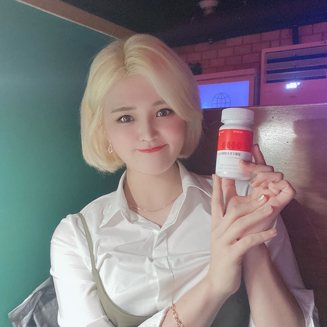 소담❣️ on Instagram: “빨간 캡슐로 너무 유명한 ⭕️ 글램디 컷 씨엘에이⭕️ 밥 먹을때도 술 먹을때도 항상 글램디 컷 시엘에이!! . ⭐️성수기에도 비수기에도 항상 관리 해야 하는 사람들에게는 꼭 필수 인것같아요! 체지방 관리+𝗩𝗜𝗧 𝗕𝟭,𝗕𝟮,𝗕𝟲 가 들어있어서 체지방…”