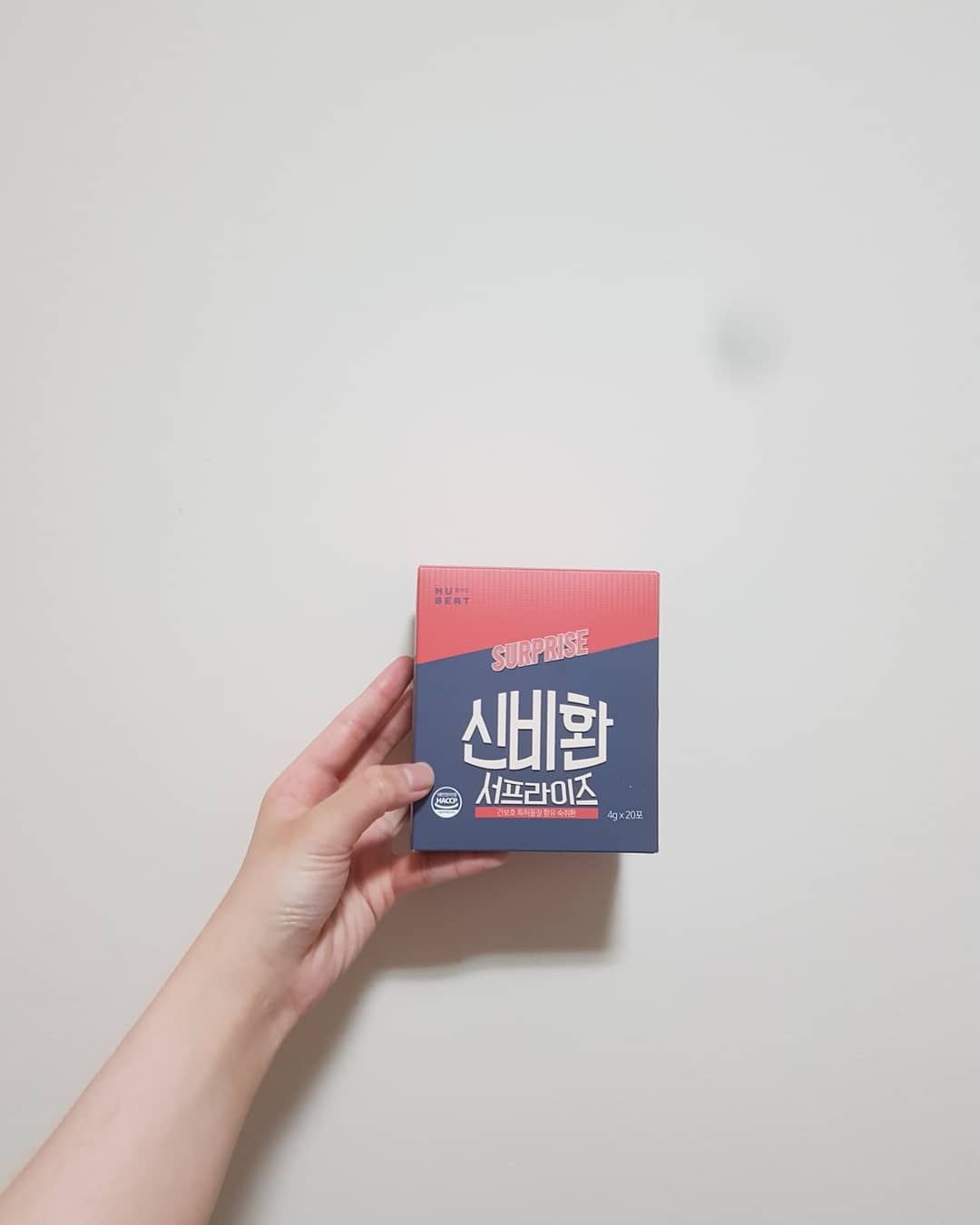 송아연 ソンアヨン on Instagram: “술을 너무너무 사랑하는 사람인데 나이가 들수록 숙취가....어휴  근데 신비환 먹으니까 엄청 심했던 숙취가 좀 잠잠해지네욬ㅋㅋㅋㅋㅋ 오프라인 약국에서도 살 수 있으니까 완전 편할듯!!!! 이제 술마신 다음날은 좀 편안할듯...ㅎㅎㅎ . . . . .…”