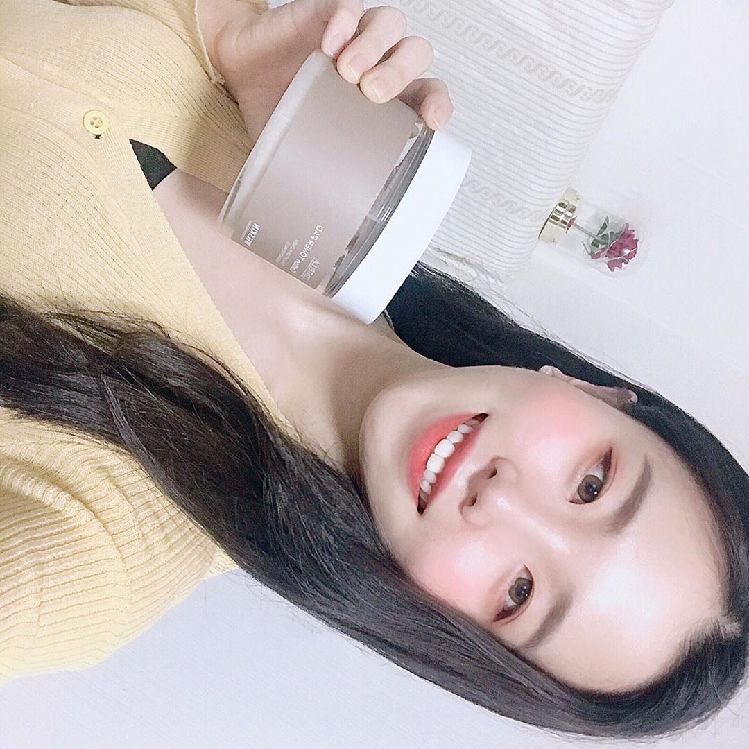 Roopretelcham on Instagram: “피부가 초초초민감피부라서 평소에 토너패드 선뜻 써보지도 못했는데 진짜 찐으로 하나도 안따갑다 ,, 그리고 세상에서 이렇게 큰 토너패드는 처음 봄 커서 너무너무 편하고 세상 촉촉 수분 광피부 씹가능 💌 이거 찐존좋템 ,,ღ #웰스킨 #토너패드추천…”