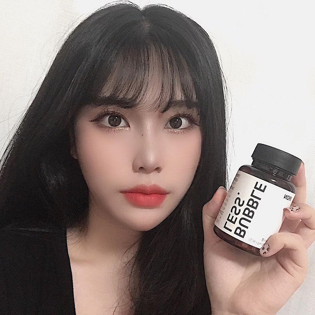 류화연 on Instagram: “씹어먹는 영양제라 편하고 철분약은 좀 비리던데 이건 포도맛이라 맛있어🍇🍇 철분이 부족해서 헌혈도 못하는데 이거 먹고 나도 많은 사람들에게 도움도 주고싶다ㅠㅜ어지럼증이 진짜 심해서 앉았다가 일어나는것만으로도 심각하게 어지러웠는데 버블레스아이언 많이…”