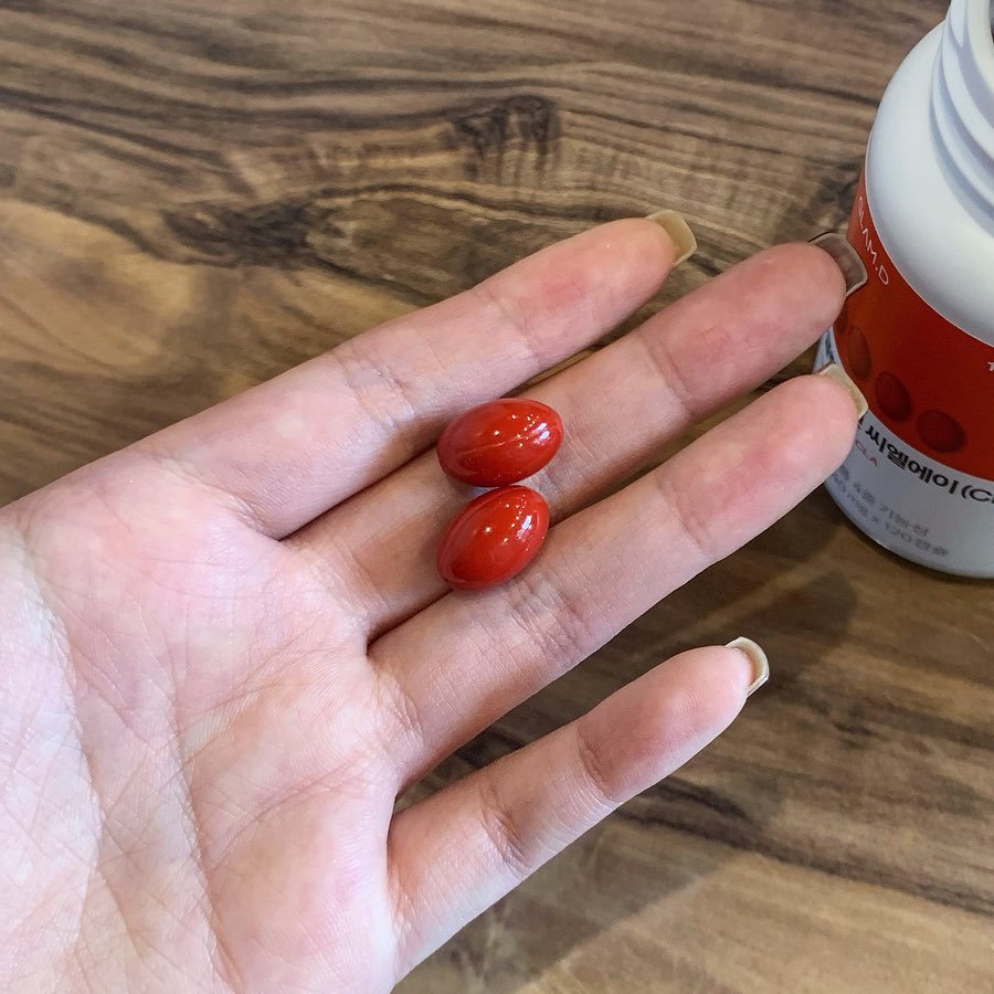 H on Instagram: “고칼로리먹은 후 부담을 좀 덜어주는💊
•
•
#글램디 #glamd #글램디CLA #다이어트 #체지방감소 #기초대사량증가”