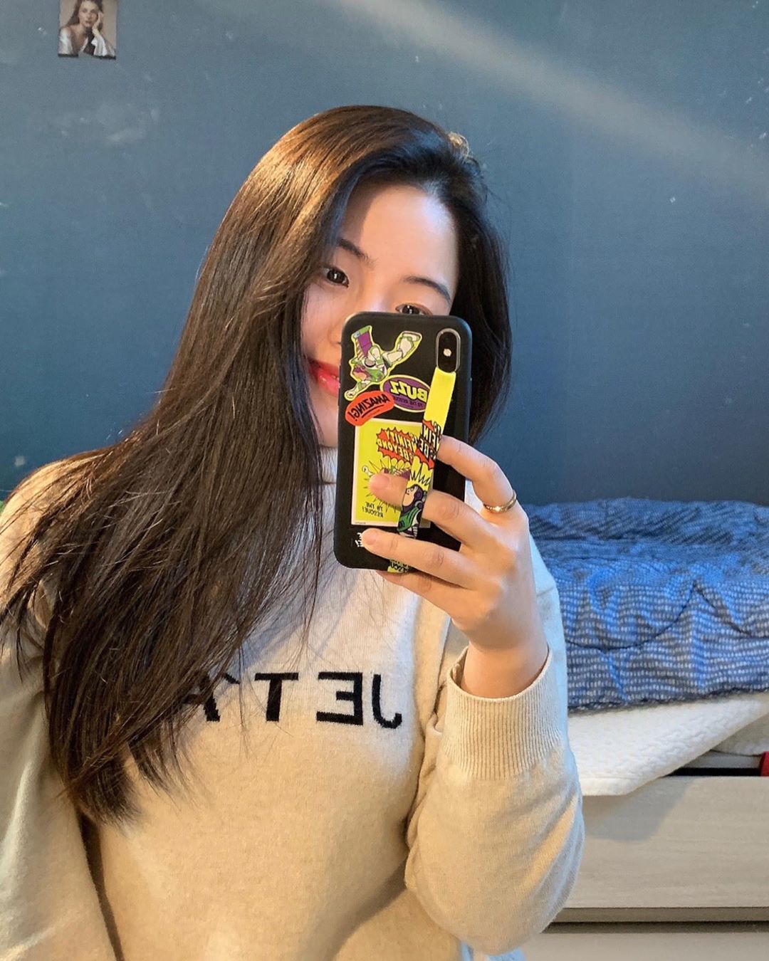 ᴊɪʏᴜɴ❤️🧡’s Instagram photo: “요즘 핑거스트랩이 유행이라며?😋
.
#하이루프 #highloop #하이루프폰스트랩 #폰스트랩 #핑거스트랩 #핸드폰손잡이 #안한사람잘못 #핸드폰박살 #강호동손잡이 #원조폰스트랩”