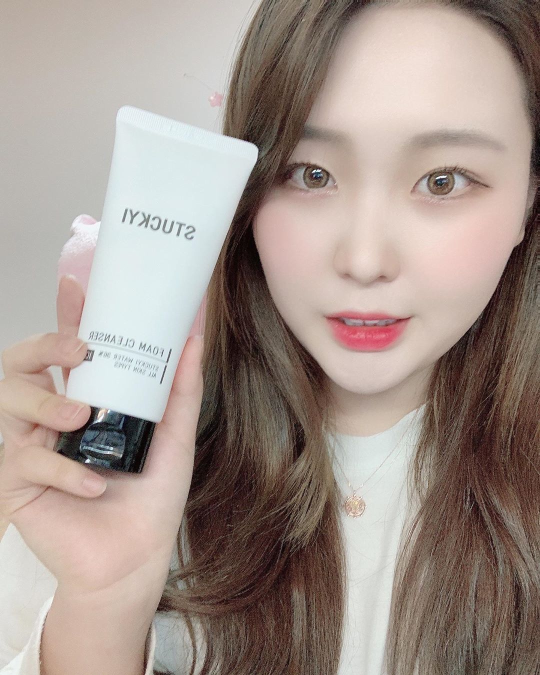 이다영💕(연아의하루) on Instagram: “더마스내츄럴에서 나온 스투키 폼클렌저 ❤️ 거품도 잘나고 엄청 순해요! 제가 냄새에 민감한편인데 전혀 그렇지 않고요! 일단 아무거나 쓰면 트러블이나는 피부인데 전혀 트러블이 없었습니다! 자연유래성분들로 만들어져서 그런것 같아요! 살겨추출물까지…”