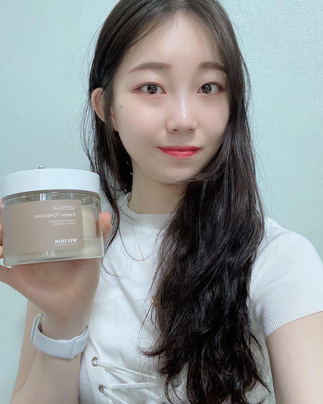 리 아 🐰 on Instagram: “요즘 토너패드로 팩처럼 사용하고 잇는 제품🐰 다른 토너패드보다 토너양이 많아서 잘못 누르면 눈에 토너 직빵으로 맞는다^_^... #웰스킨 #토너패드추천, #수분팩, #닦토, #저자극패드, #스킨패드, #수분패드, #패드추천, #센텔라목화솜토너패드…”