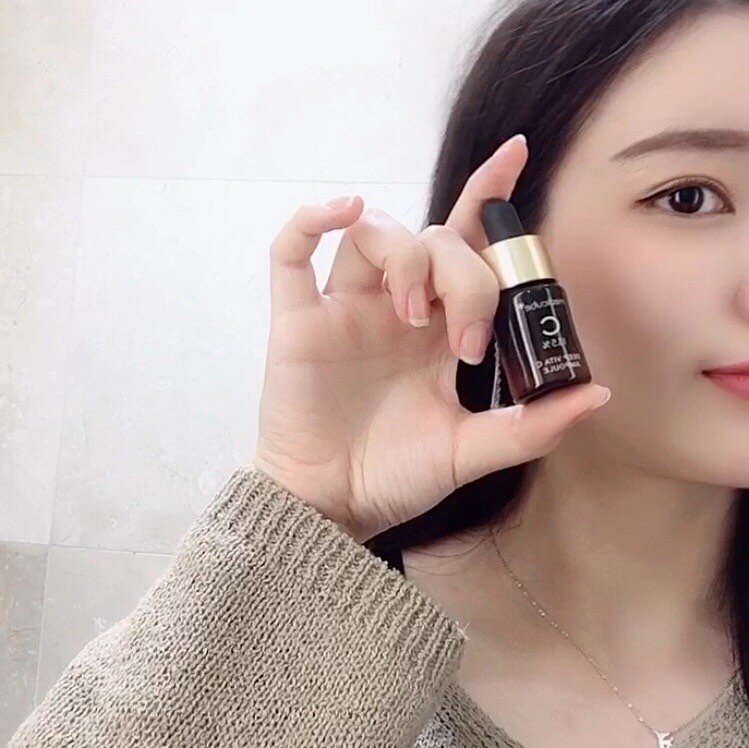 아리 アリ on Instagram: “#아리pick 메디큐브 딥 비타C앰플 . . 💛순수 비타민 13.5% 함유 💛믿을 수 있는 2중 안정화 기술 💛저자극 워터베이스 비타민C 앰플…”