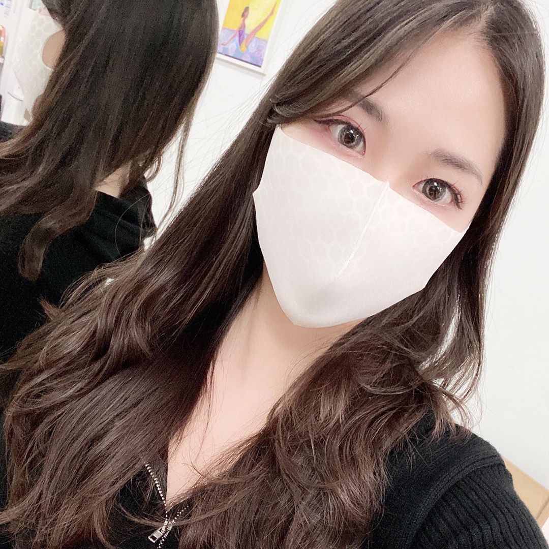담은ღ필라테스강사 on Instagram: “빨아쓰는 향균 마스크🤭 얘덕분에 수업시간이 쾌적해용💕 #like4likes #follow #fff #lfl #ootd #selfie #selca #필라테스  #셀스타그램 #일상 #소통 #헬스타그램 #데일리 #오오티디 #셀카 #셀피 #좋아요반사 #좋반…”