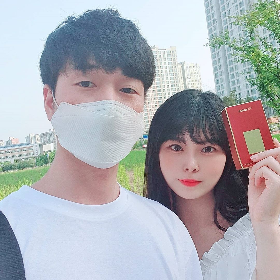 주연 on Instagram: “남자친구한테 #포맨트포맨시그니처퍼퓸 코튼키스향 🎁  데일리로 뿌리기 좋은 향이예요 달달하고 계속 맡고싶어요 킁킁킁😳  코튼키스 : 코튼향을 베이스로 우디와 머스크 계열을 배합하여 달달하면서 섹시한 느낌이 포인트 라고 적혀있는데 진짜루…”