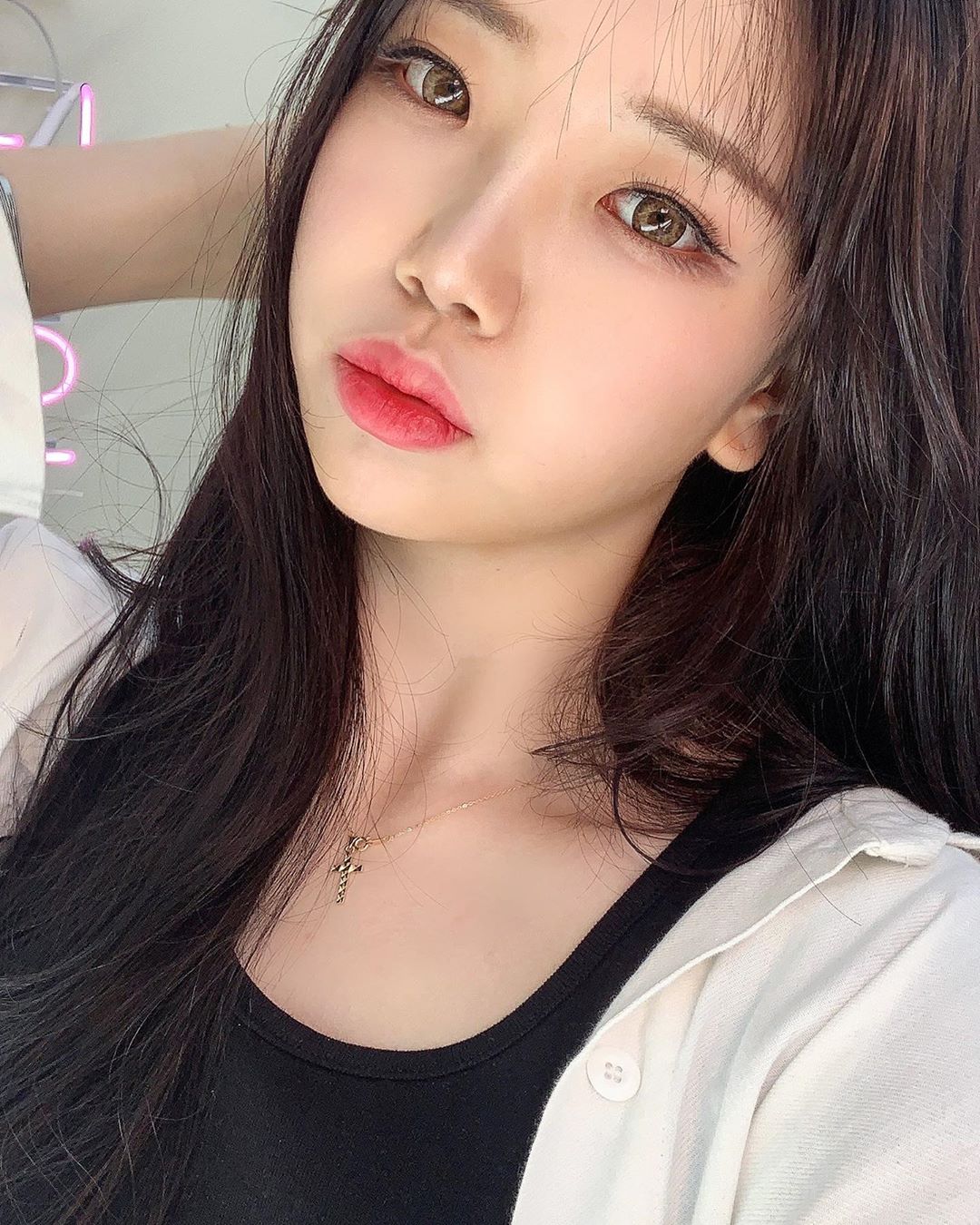 이 아현 on Instagram: “@makeup101st  오늘 #메이크업101 에서 메이크업과 퍼스널 컬러 진단 받고 왔어요 😙 더운 날씨에 생얼로 여의도까지 가서 피부가…”