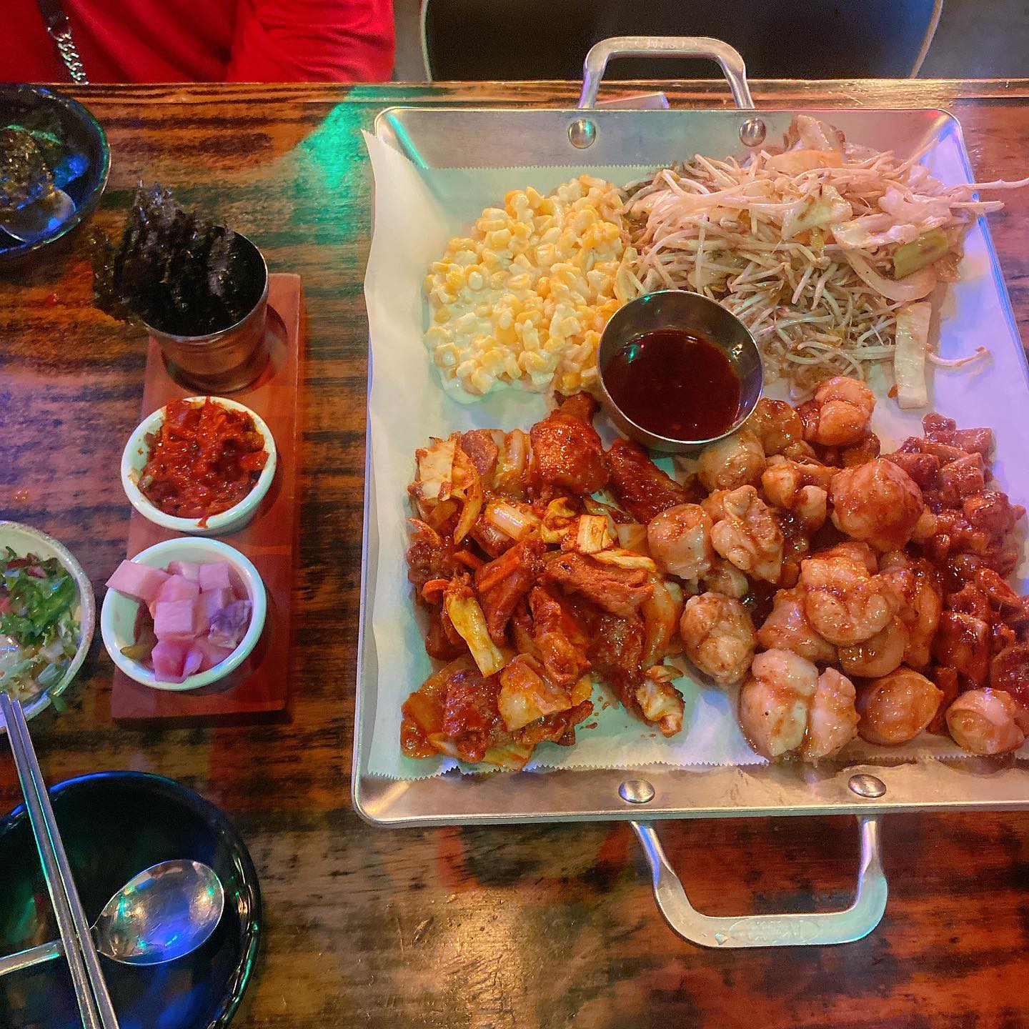 건대 맛의거리 중앙에 위치한 건대야시장

철판곱대창호로몬야끼는 진짜 세상 제일 맛나는듯..👍🏻 소주나 탄산하고 같이 먹으면 느끼한 맛도 잡아주고 그 빨간 소스가 진짜 #ᴊᴍᴛɢʀ .
.
.
#건대야시장 #건대맛집 #건대곱창 #건대곱창맛집 #건대입구곱창맛집 #건대곱창전골맛집 #건대소곱창맛집 #마약곱창전골 #곱도리탕 #건대데이트 #신메뉴나왔을땐 #08L #AD