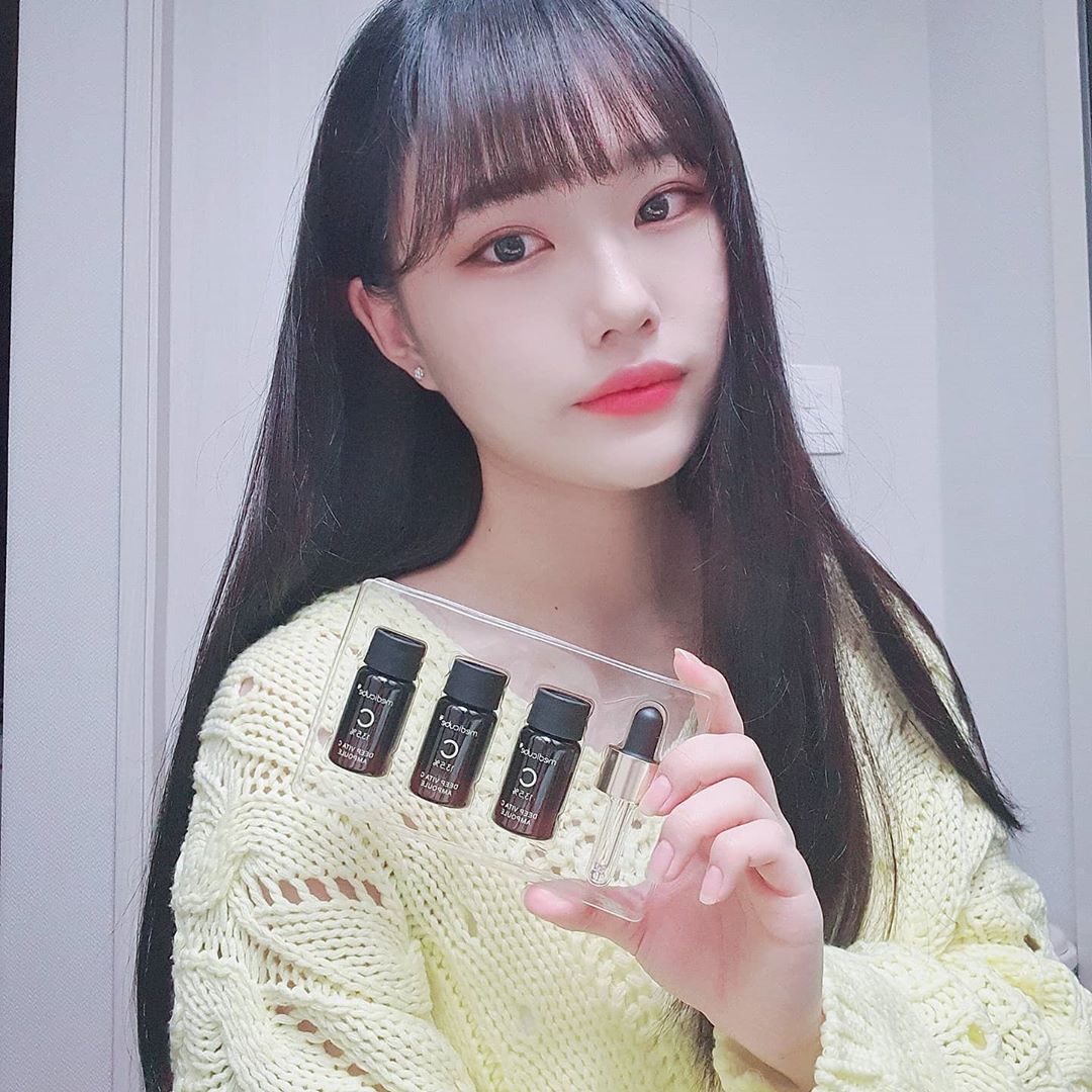 @k_wonnim_ on Instagram: “[메디큐브] 딥 비타C 앰플💛 . 딥 비타C앰플은 순수 비타민C 성분이 13.5%로 함유된 저자극 워터베이스 비타민C앰플이고 -7일 사용 후 기미, 잡티, 피부톤 개선이 인체적용시험으로 입증된 강력한 톤업 앰플입니다. 단상자에 개봉일자를 적어…”