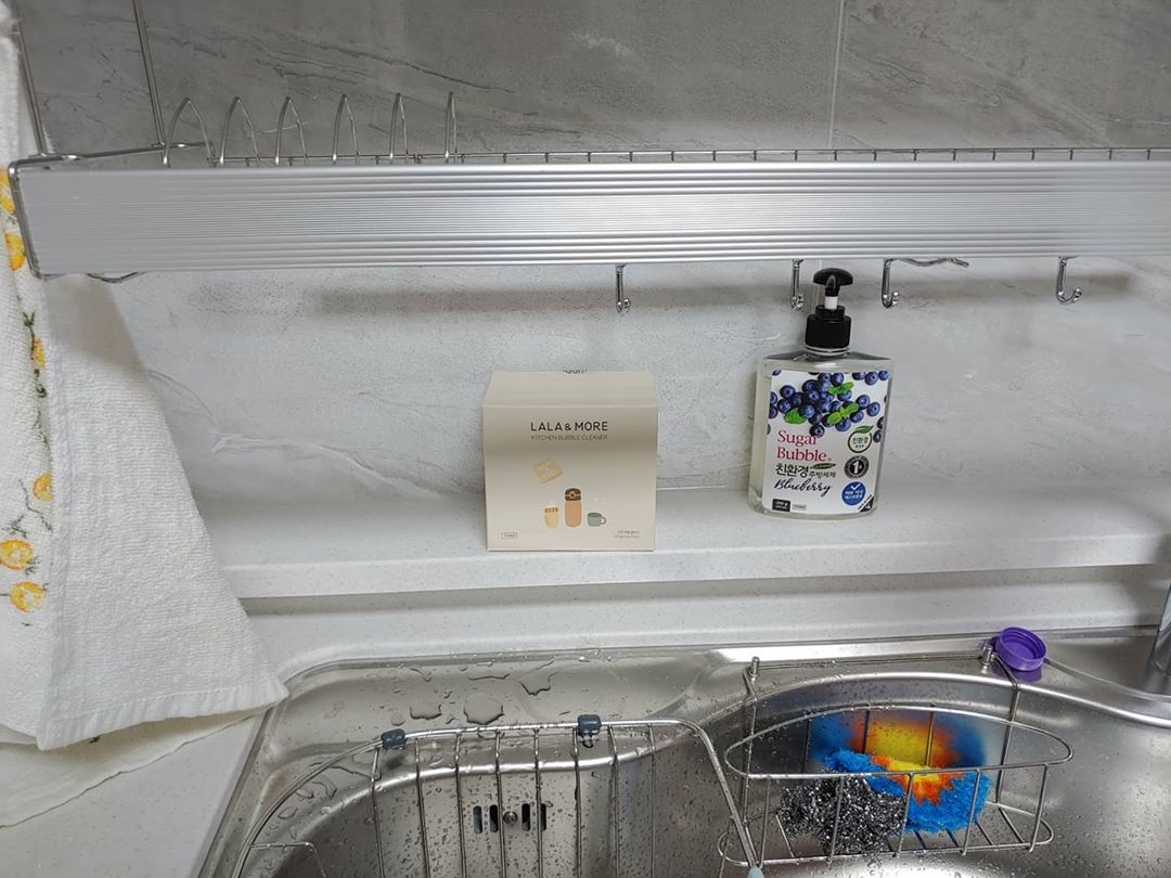 미소❄️ on Instagram: “보온병이나 젖병에 있는 숨은 때 제거하는 법!  친환경 성분을 기반으로 한 클리너세제 (EM 및 식물성 성분) 용량 : 300g (25g x 12개입)  손이 닿지 않아 닦아 낼 수 없는 곳의 숨은 때를 깨끗하게 세척해주는 유해물질 무첨가 세제!…”