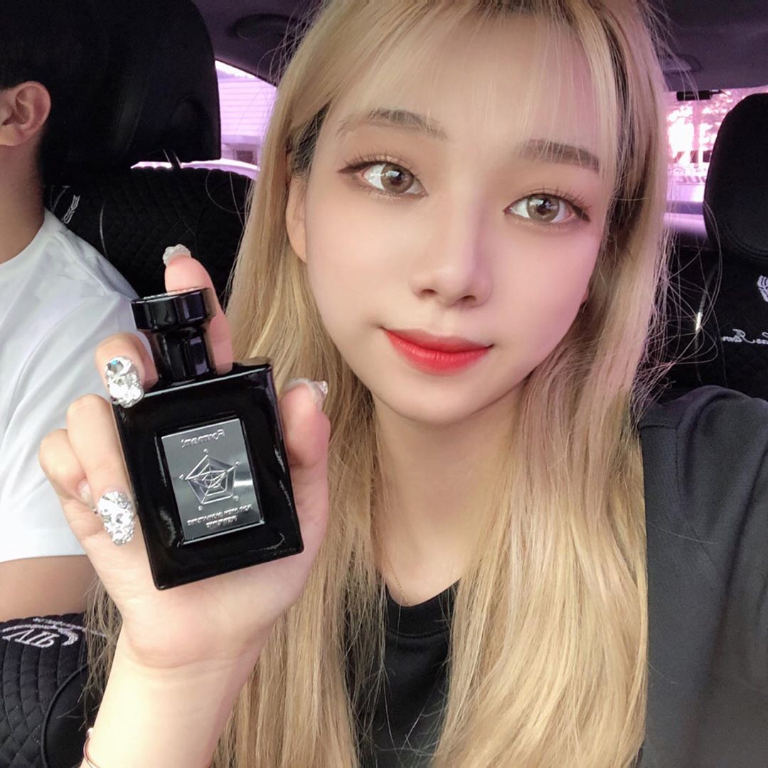 가은 on Instagram: “[포맨트] 포맨트 포맨 시그니처 퍼퓸 ▫️ ✔️8시간 향이 지속✔️ ❗️실제 명품 향수 제조에 쓰이는 유럽원료들을 그대로 사용했고 지속력 최고 레벨 ‘퍼퓸’ 등급으로 오랜시간 은은하게 유지되는 향수입니다💗💗 ▪️ ❗️여성이 가장 선호하는 부드러운…”