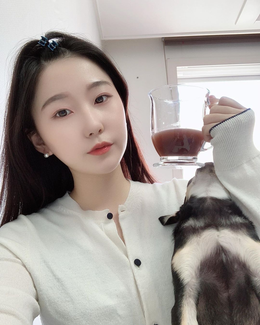 SENG(셍이,22) on Instagram: “면역력의 중요성을 절실히 느끼는 요즘 건강을 위해 원료의 시작부터 연구한 제품인 스피원 스피루니나를 마시는 중이예요😊  스피원 스피루니나의 효능은!! 1.면역세포 증가에 도움을 주며 면역력 개선을 도와줌 2.항산화 작용에도 도움 3.활성산소 제거에도…”