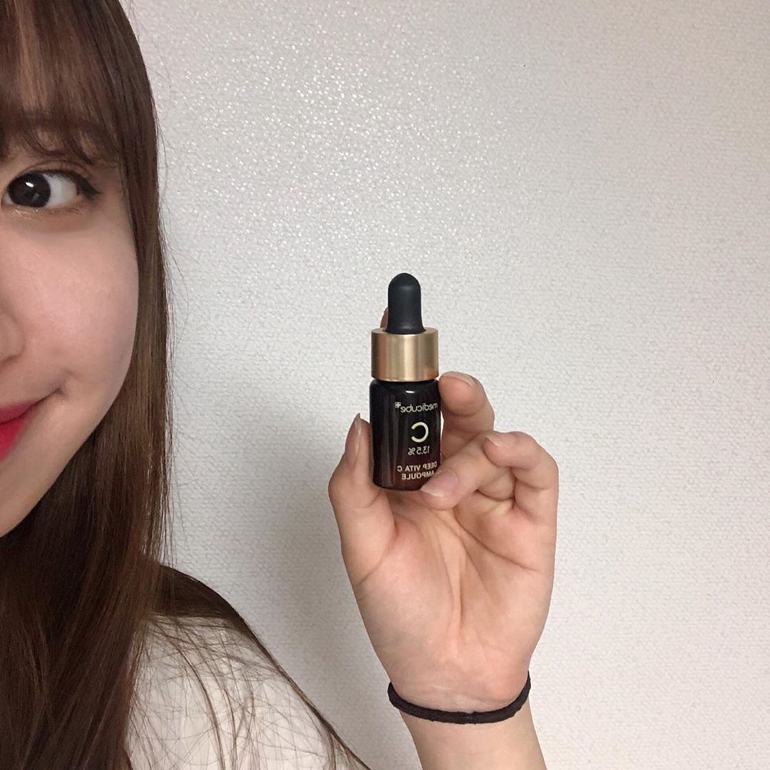 딥 비타C앰플은 순수 비타민C 성분이 13.5%로 함유된 저자극 워터베이스 비타민C앰플이에요! 7일 사용 후 기미, 잡티, 피부톤 개선이 인체적용시험으로 입증된 강력한 톤업 앰플입니다😊 . . . .
