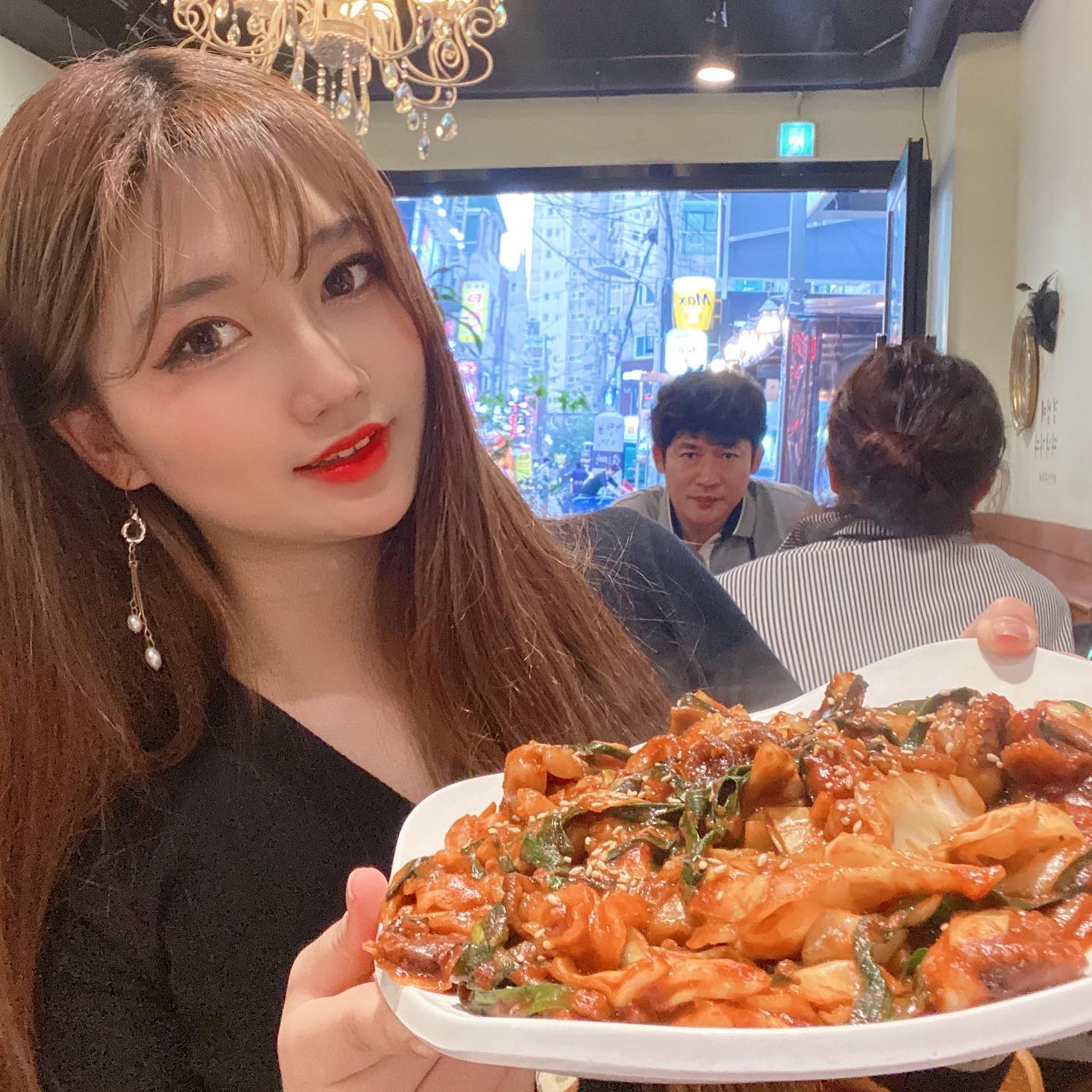 #경성쭈꾸미 에서 맛난 쭈꾸미 뿌신날

요즘 스트레스 받아서 매콤한거 땡겼는데 마침 쭈꾸미 맛집있어서 스트레스 뿌시고 왔다 😊
뉴트로풍으로 가게도 너무 예쁘고 시그니처쭈꾸미 시키면 전에 연어샐러드까지 준다 가성비 굳 👍🏻
.
.
.

#상계역맛집 #상계맛집 #상계동맛집 #노원맛집 #노원역맛집 #노원구맛집 #수락산맛집 #중계맛집 #쭈꾸미맛집 #점심맛집 #뉴트로맛집 #먹스타그램 #철판쭈꾸미 #ad