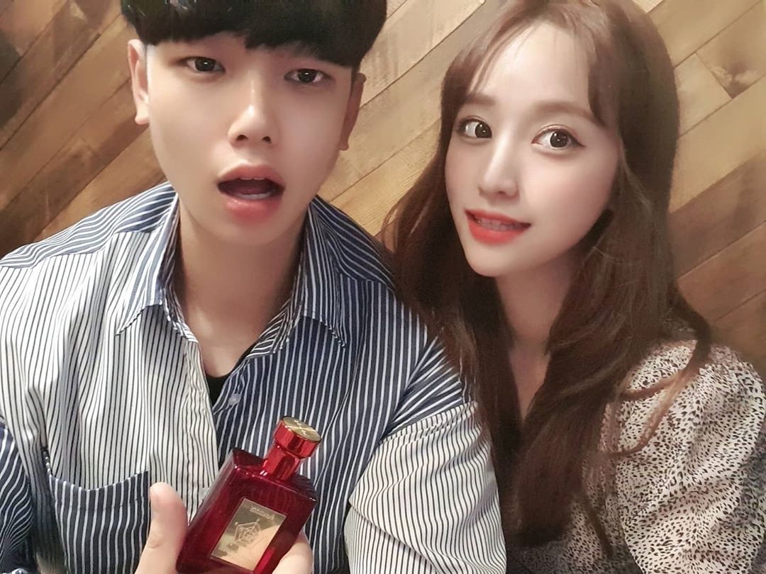 🌸 on Instagram: “[포맨트] 포맨 시그니처 퍼퓸 ⠀ 섹시한 느낌의 코튼키스 향이라던데 일단 섹시 합격..! 덕이도 마음에 들어해서 매일 뿌리고 다니고 가끔 내가 뺏어 써버리는중ㅋㅋㅋ 베게