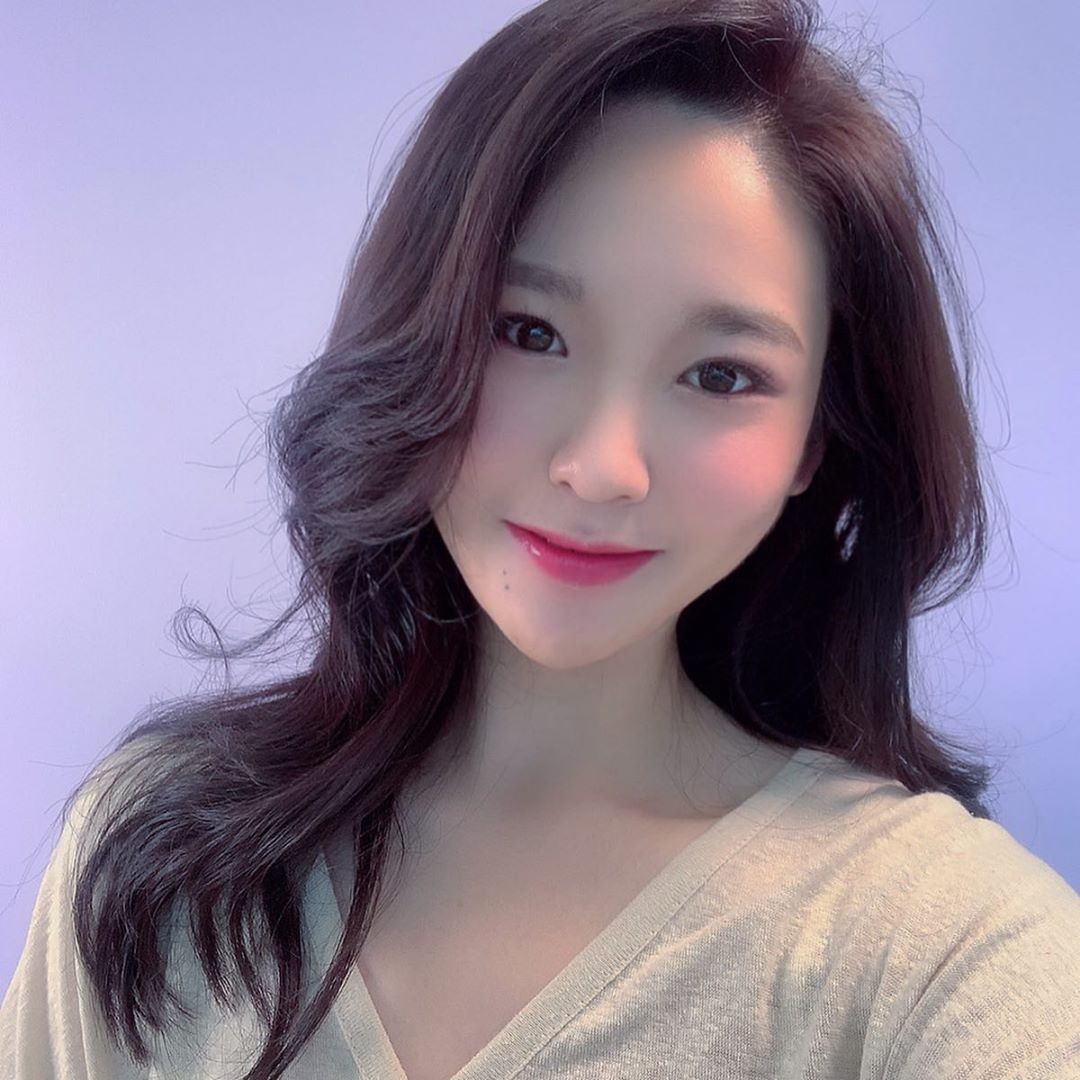 @sweetb_db on Instagram: “겨울 쿨이요? 톤팡질팡하다가 결국 퍼스널 컬러 진단 받고 컬러 메이크