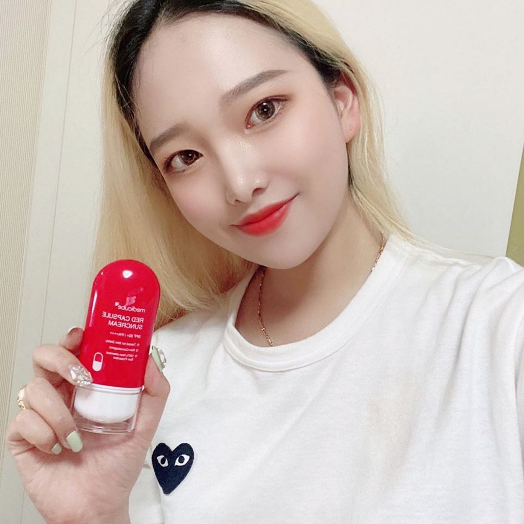 윤 혜 린 (21) on Instagram: “🌟 메디큐브 레드 캡슐 선크림 🌟 ⠀ 어렸을 때부터 선크림 끈적거리는 게 너무 싫어서 절대 안바르구 지금도 얼굴엔 절대…”