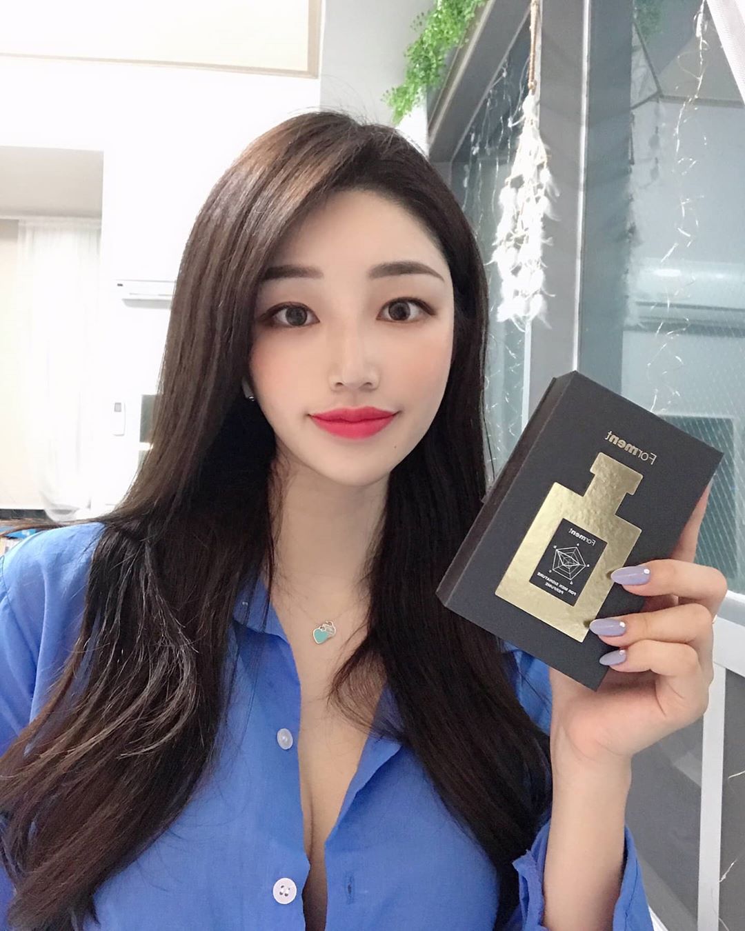 @sooommmm53.3 on Instagram: “포맨트 포맨 시그니처 퍼품 코튼 썩세스🧚🏻‍♂🧚🏻‍♂ 전 세계 0.1%마스터 퍼퓨머가 조향한 향수💖 💛금빛 영롱한 케이스💛에 한 번 반하고 고급스러운 향에 한 번 더 반했어요 남자친구한테 성공을 기원하면서 선물하기 좋아요❣️ . . #포맨트…”