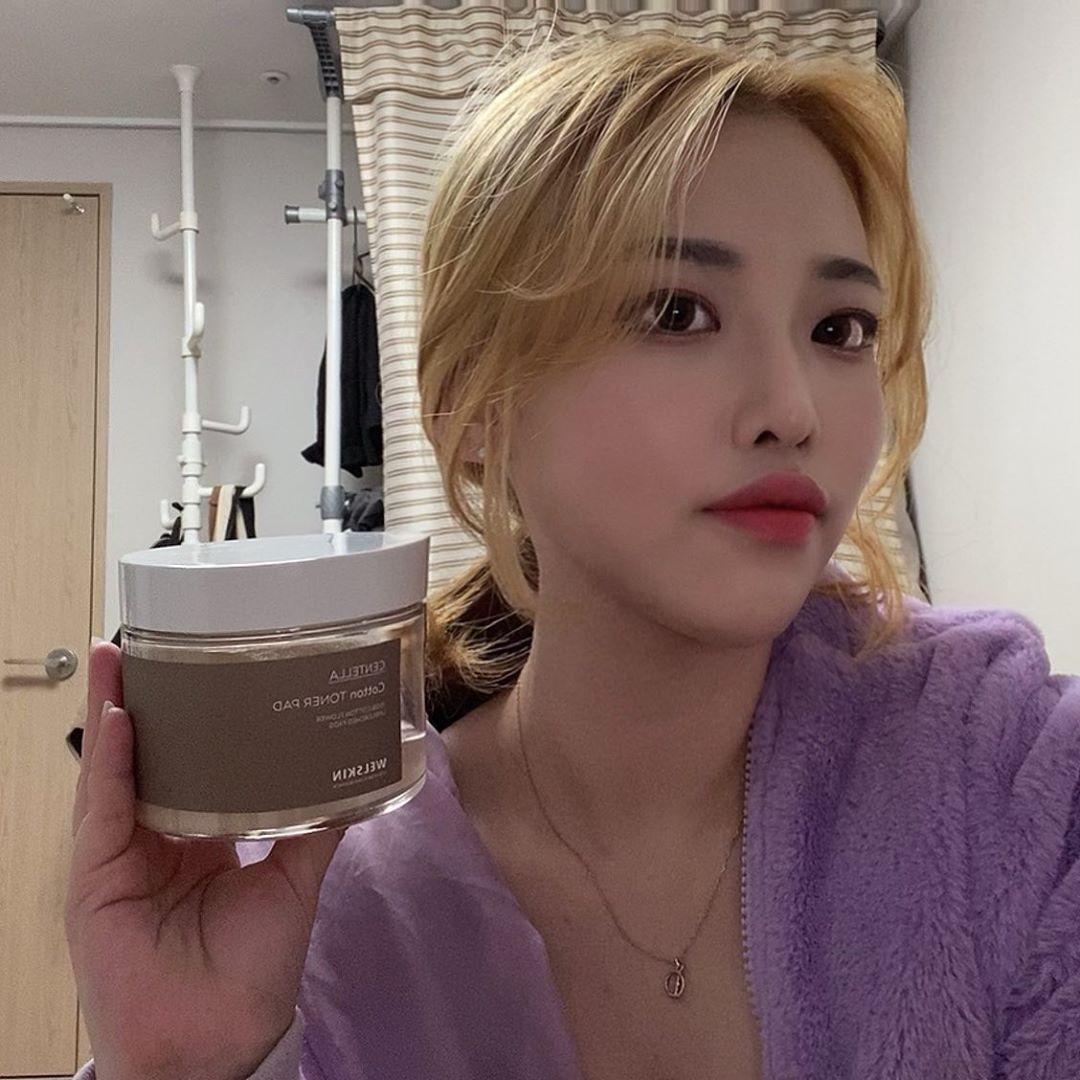 민아다 on Instagram: “🥀목화솜 토너 패드🥀 제목 그대로 목화씨를 그대로 담은 토너에용  제 피부가 예민하고 일반 솜에 토너 적신담에 바르면 피부가 아팠거든요 ㅠㅠ 근데 목화솜 토너 패드는 자극없이 팩처럼 써도 되서 좋았어요 ! 크기도 커서 세안후에 한장으로 써도 남아용…”