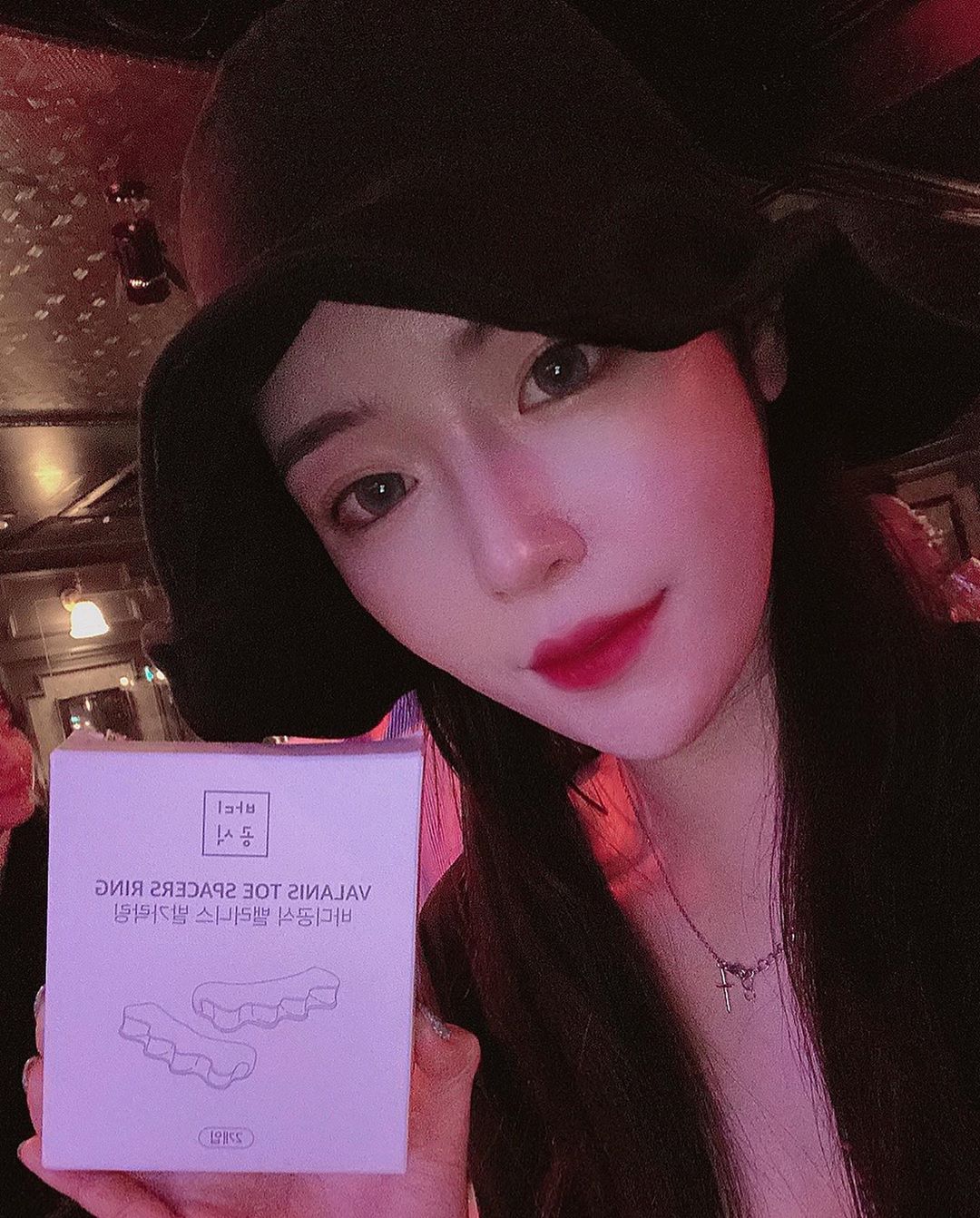 바디공식 발가락링 요즘 내 틀어진 골반잡아주는 효자템🥰  전신의 숨은 근육을 골고루 자극하여 운동효과를 극대화 하는 발가락링은 발이 지면에 닿는 면적이 넓어져 발의 균형을 잡아주게 되어 발이 받는 피로감을 덜어주는게 징짜 너무 효자템임, 심지어 숨은 근육을 자극해 같은 활동을 했어도 칼로리가 더 소모되어 다이어트에 효과 진짜 좋아요 . . https://bit.ly/2S33UKu