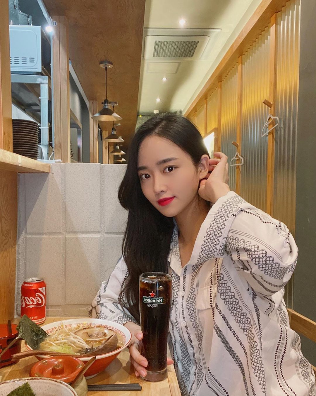  “홍대 지지고옆에 라멘집 발견✨ #쇼유라멘 (원조 라멘👍🏻)이랑 적셔먹는 #츠케멘 (새콤해서 맥주랑 어울림)!! 하루하루 소원…”