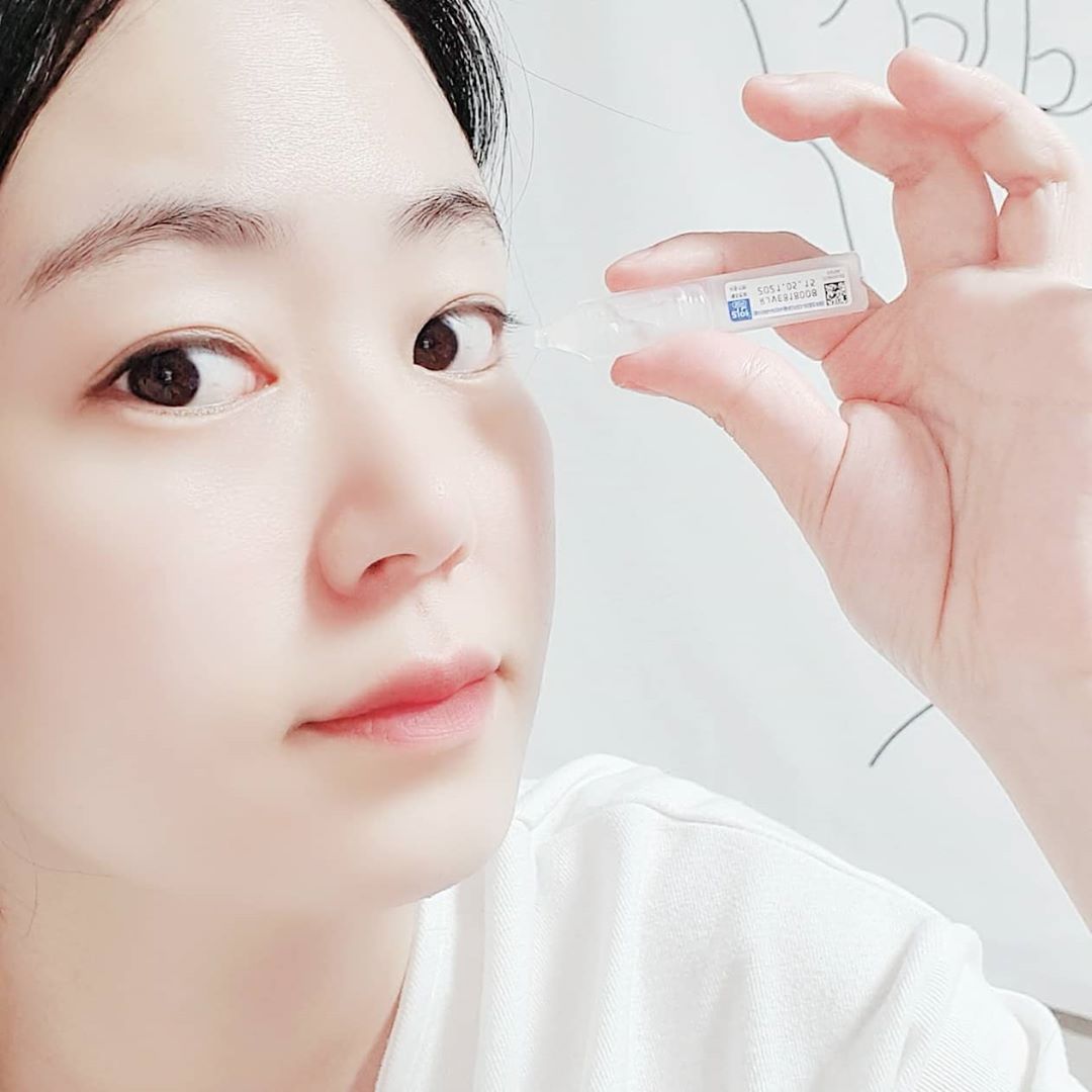  “라섹 후 안구건조증도 생기고 스마트폰에 노트북에 늘 눈이 건조해서 인공눈물은 저의 필수템이에요😂 여러가지 사용해봤지만 약사님이 추천해주신 리안점안액이 가장 좋아서 꾸준히 사용하고 있어요🥰 건조함을 해소는 물론 각막과 결막의 궤양성 질환에 영양을…”