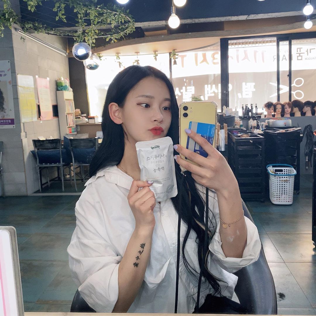 다미 on Instagram: “공복유산소 할때마다 챙겨먹는 #스피원스피루리나  사실 아침 출근전마다 유산소하면 피곤하고 졸린데 이애덕분에 잘버팁니다👏 . 🤍면역세포증가 🤍항산화 작용에 굿 🤍활성산소 제거‼️ 🤍피부건강에도 ‼️ 🤍체력회복에도 ‼️ 🤍변비 개선 . 다크도…”