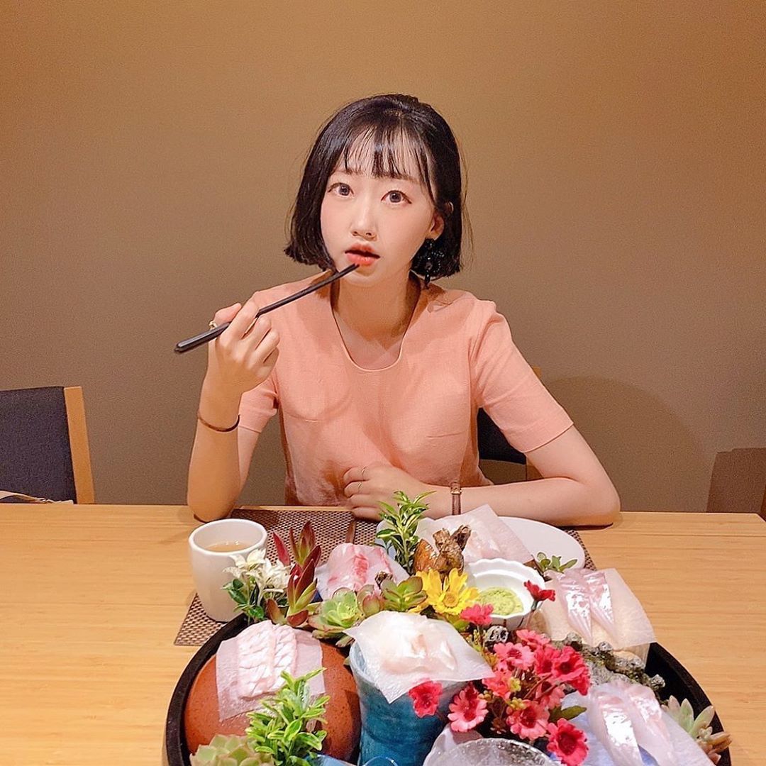 박영신🍑🍒🍰🥑🍋🍊🍫🍭 on Instagram: “밤 꼴딱 새도 오늘 버틸 수 있었던 이유^_~  압구정 삿뽀로 다녀왔어요 ! 요즘 코로나 때문에 식당가기도 무서운데 여긴 룸으로…”